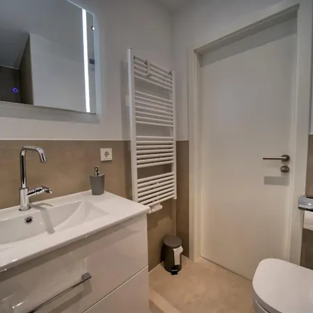 - Haus C, App 0c0503 *
